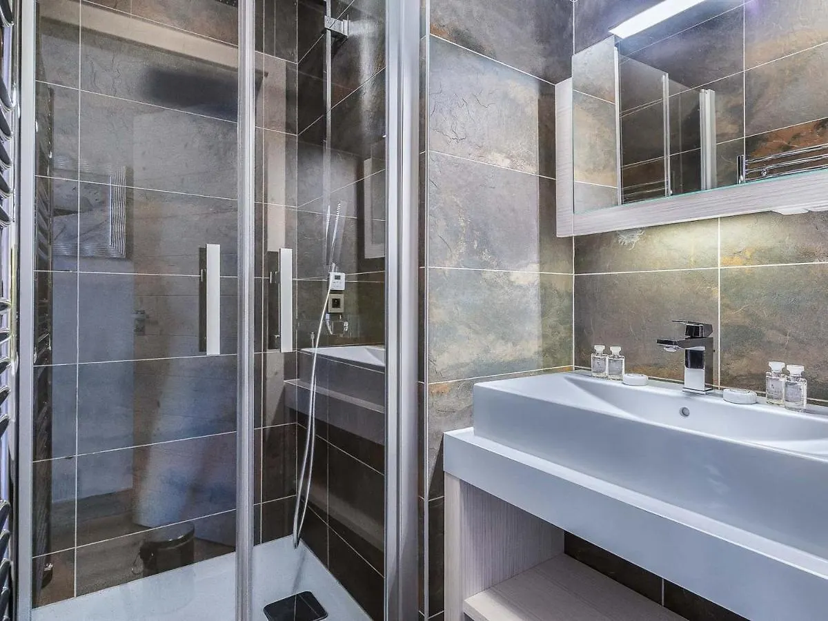 Appartement Moderne A Courchevel Village, Pres Des Commerces Et Pistes, Parking Et Salle De Fitness Inclus - Fr-1-562-38